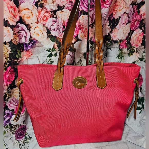 EUC Dooney&Bourke CANVAS Shoulder bag - Picture 1 of 14